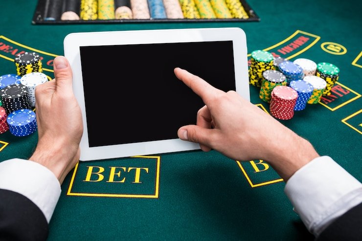 Tampilan multi-perangkat aplikasi airbet pada smartphone dan tablet